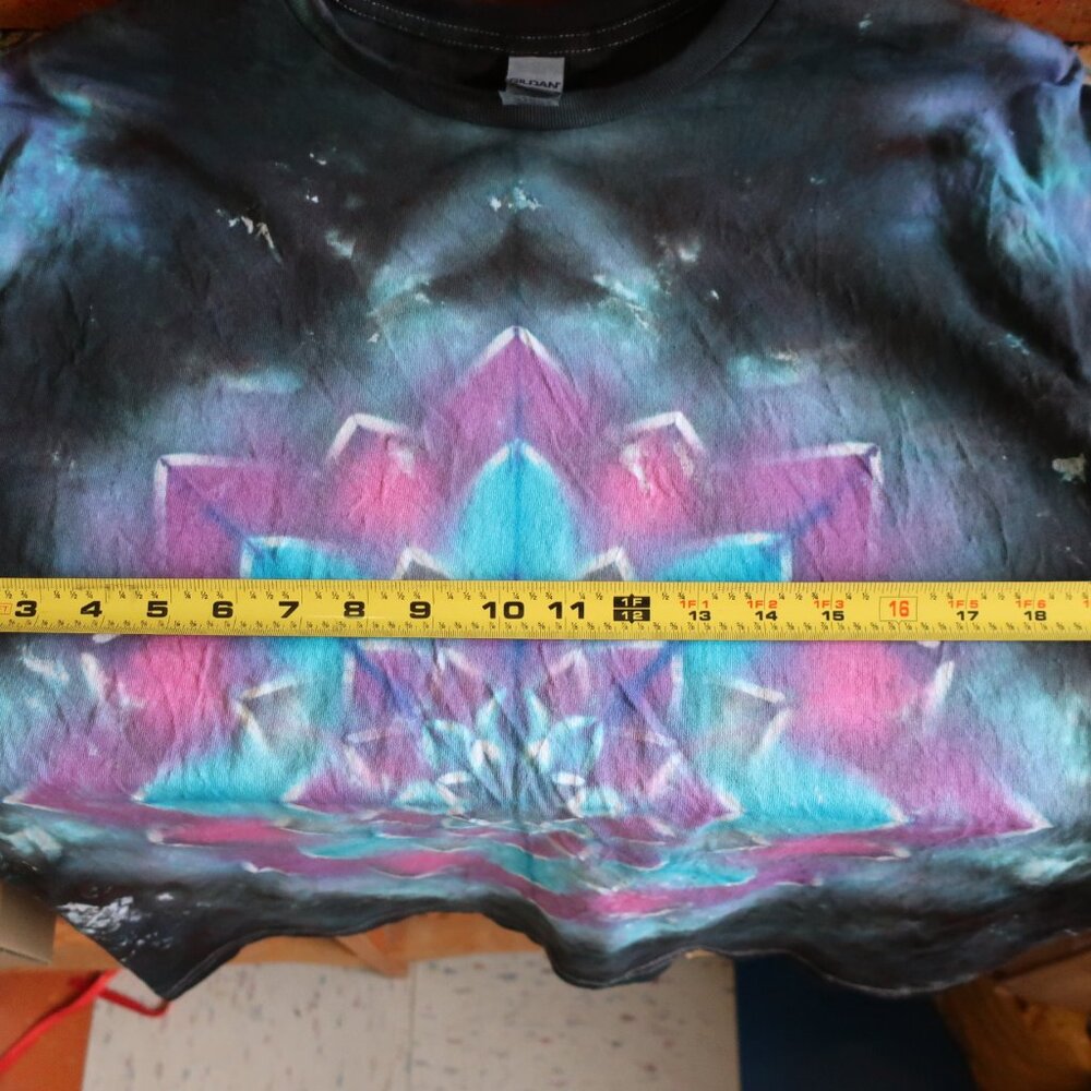 Mandala tie dyed t-shirt - unisex Large - New and ready to ship - Picture 4 of 7